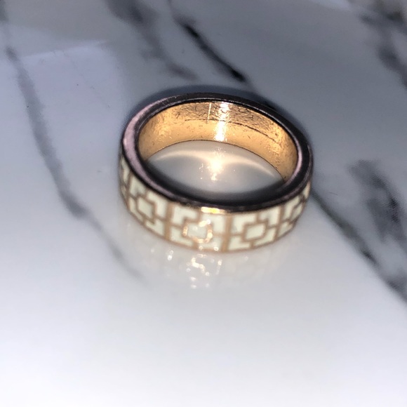 ✨Buy 2 get 1 free!!✨ Gold & White ring - Picture 1 of 2